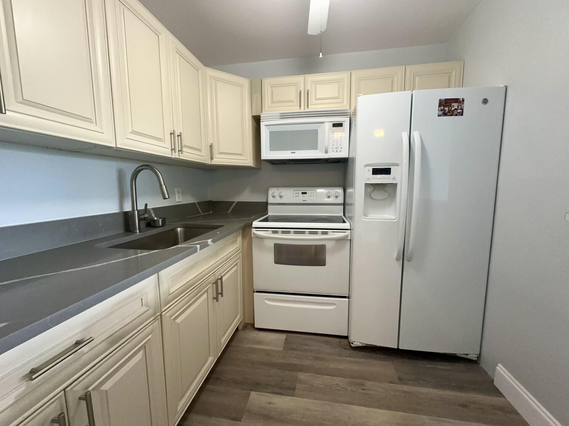 360 Camden P, Unit 360, West Palm Beach, FL 33417 Photo