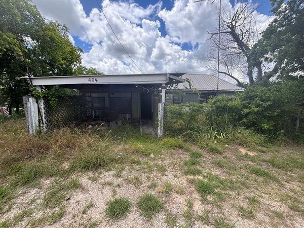 404 N Sycamore Street, Hico, TX 76457