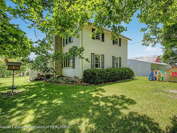 2507 W Gresham Highway, Charlotte, MI 48813
