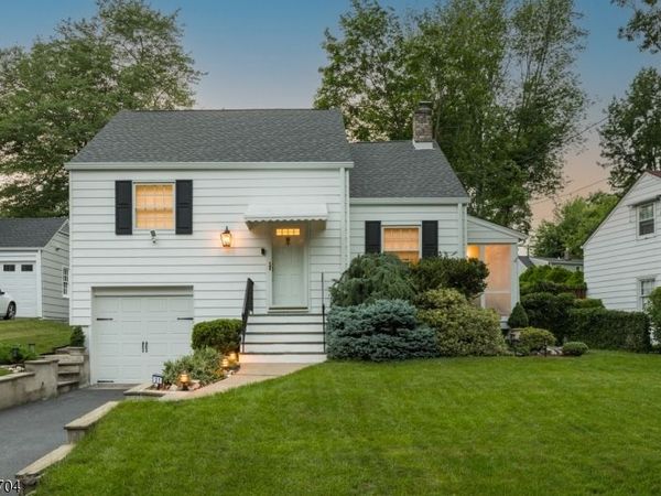 31 Briant Pkwy, Summit, NJ 07901