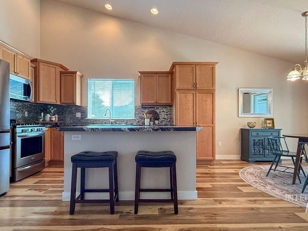647 S Weston Creek Loop, Nampa, ID 83686