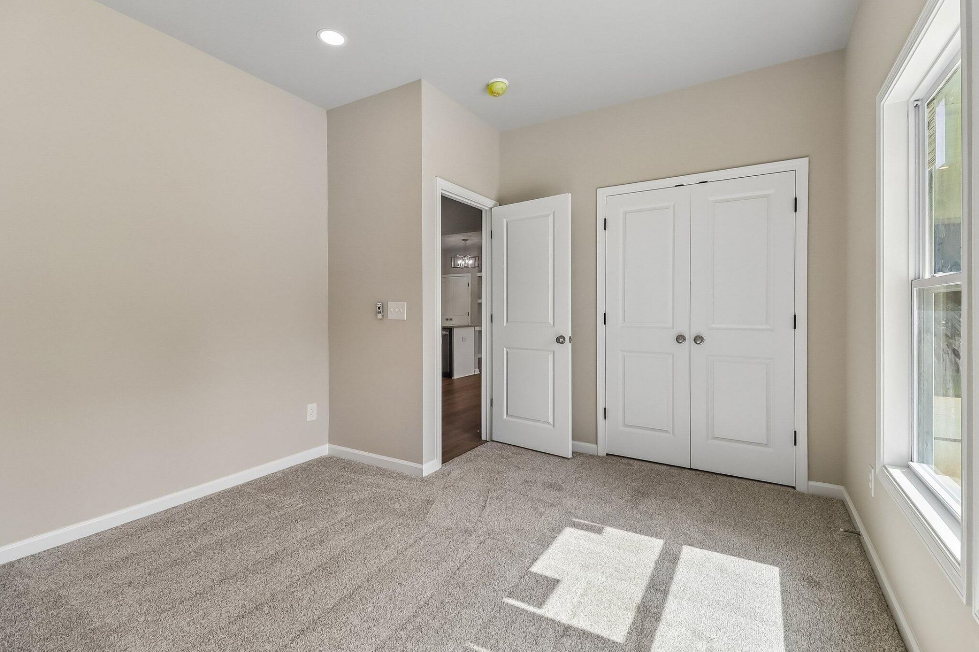 1235 Sawyer Street Photo 12