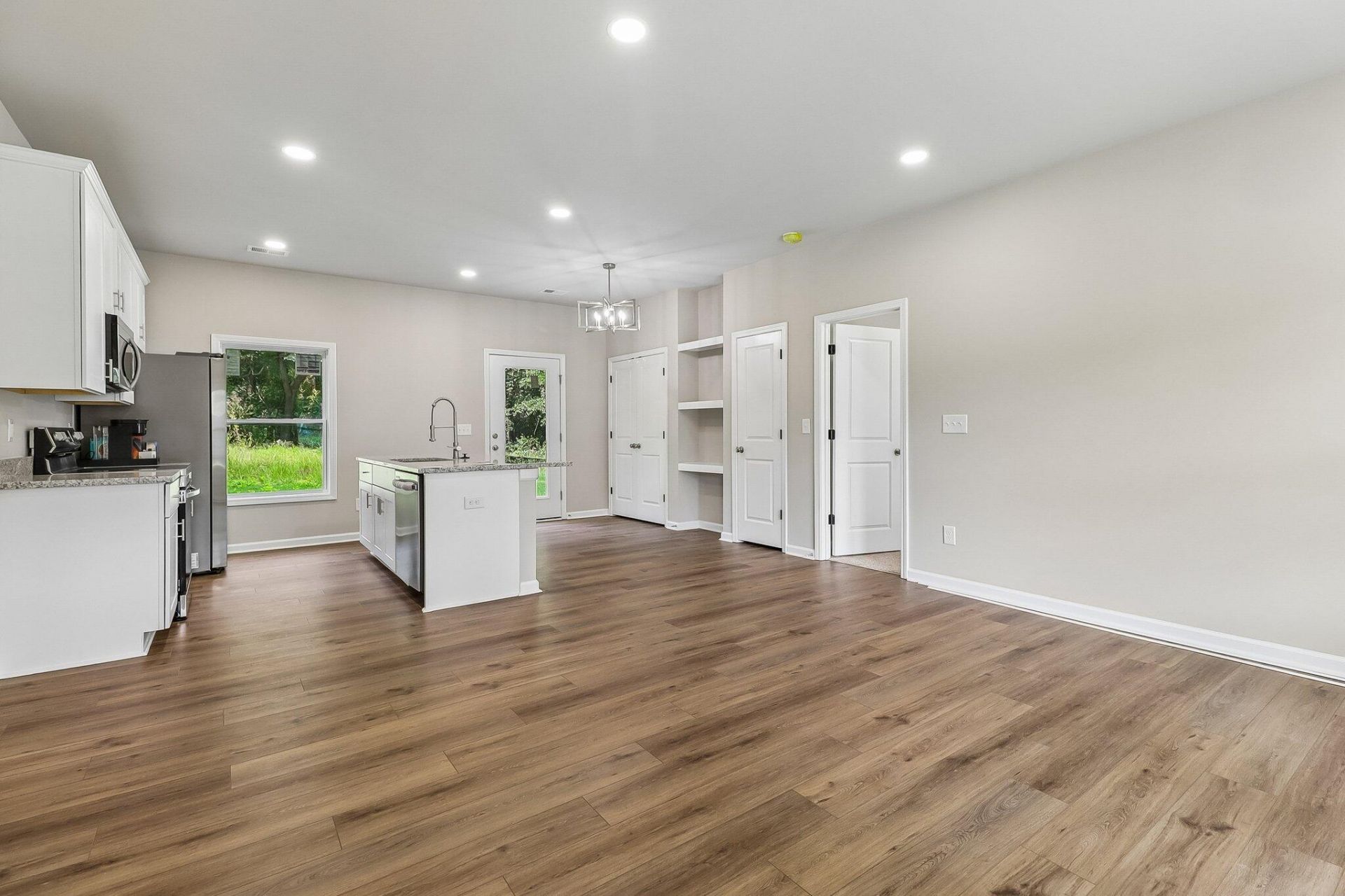 1235 Sawyer Street Photo 4