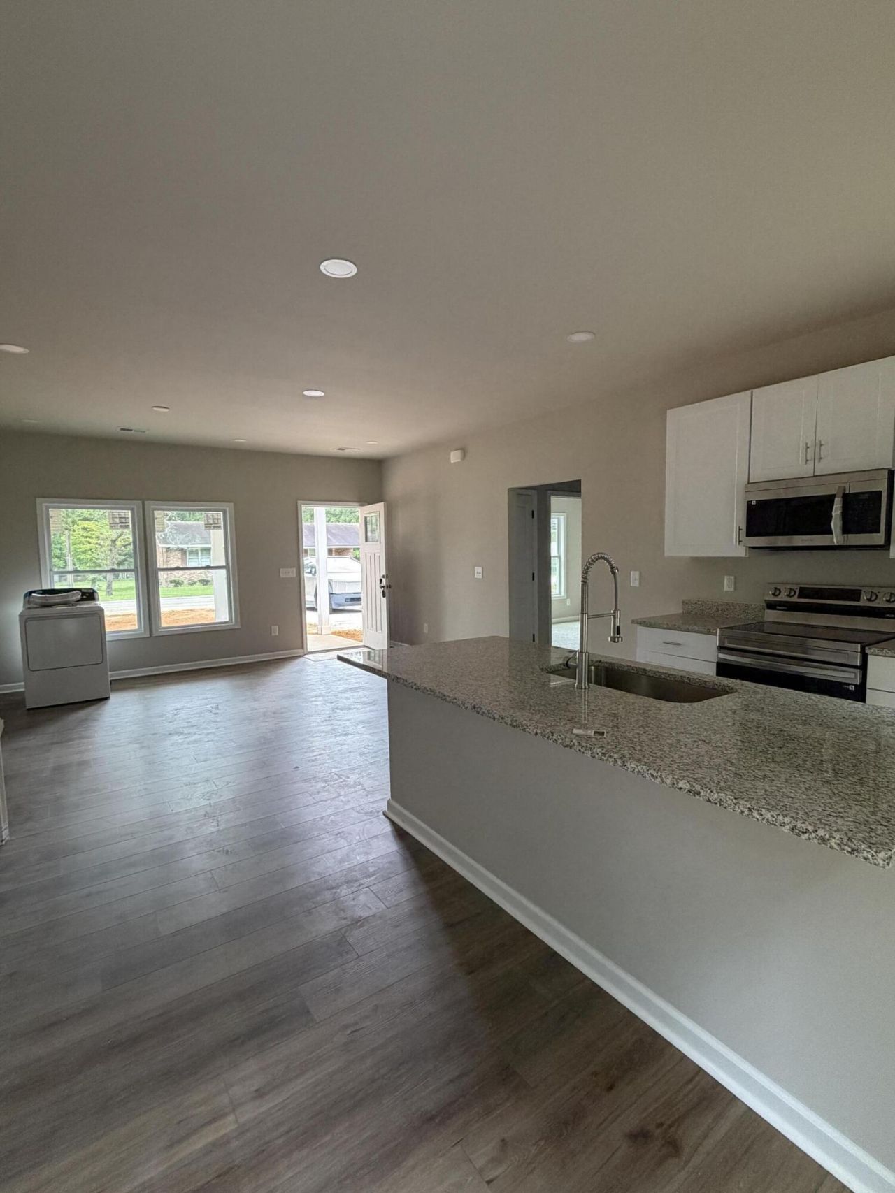 1235 Sawyer Street Photo 5