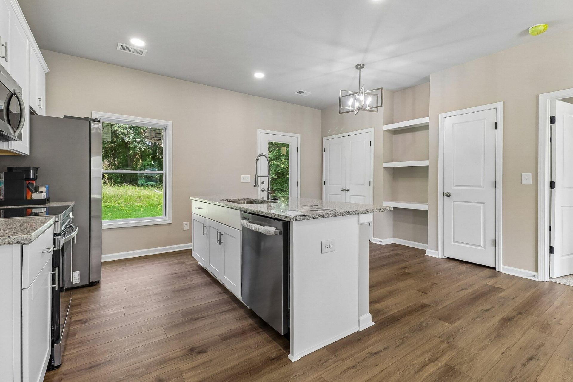 1235 Sawyer Street Photo 5