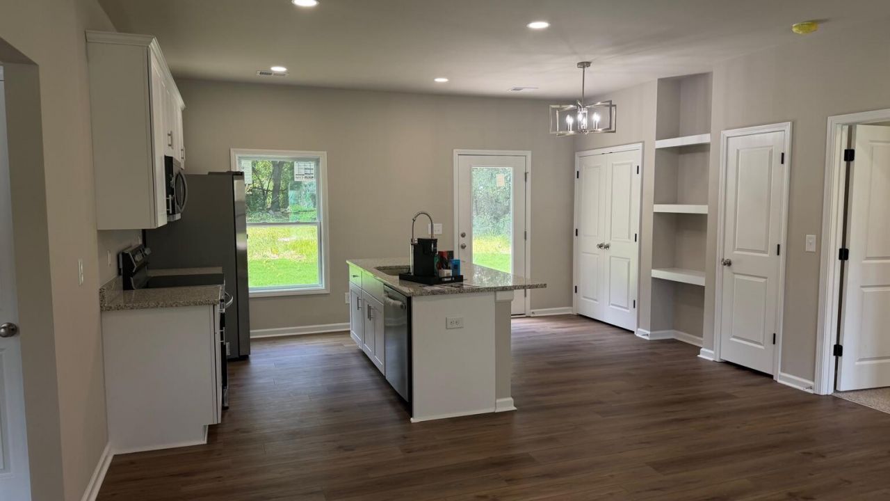 1235 Sawyer Street Photo 5