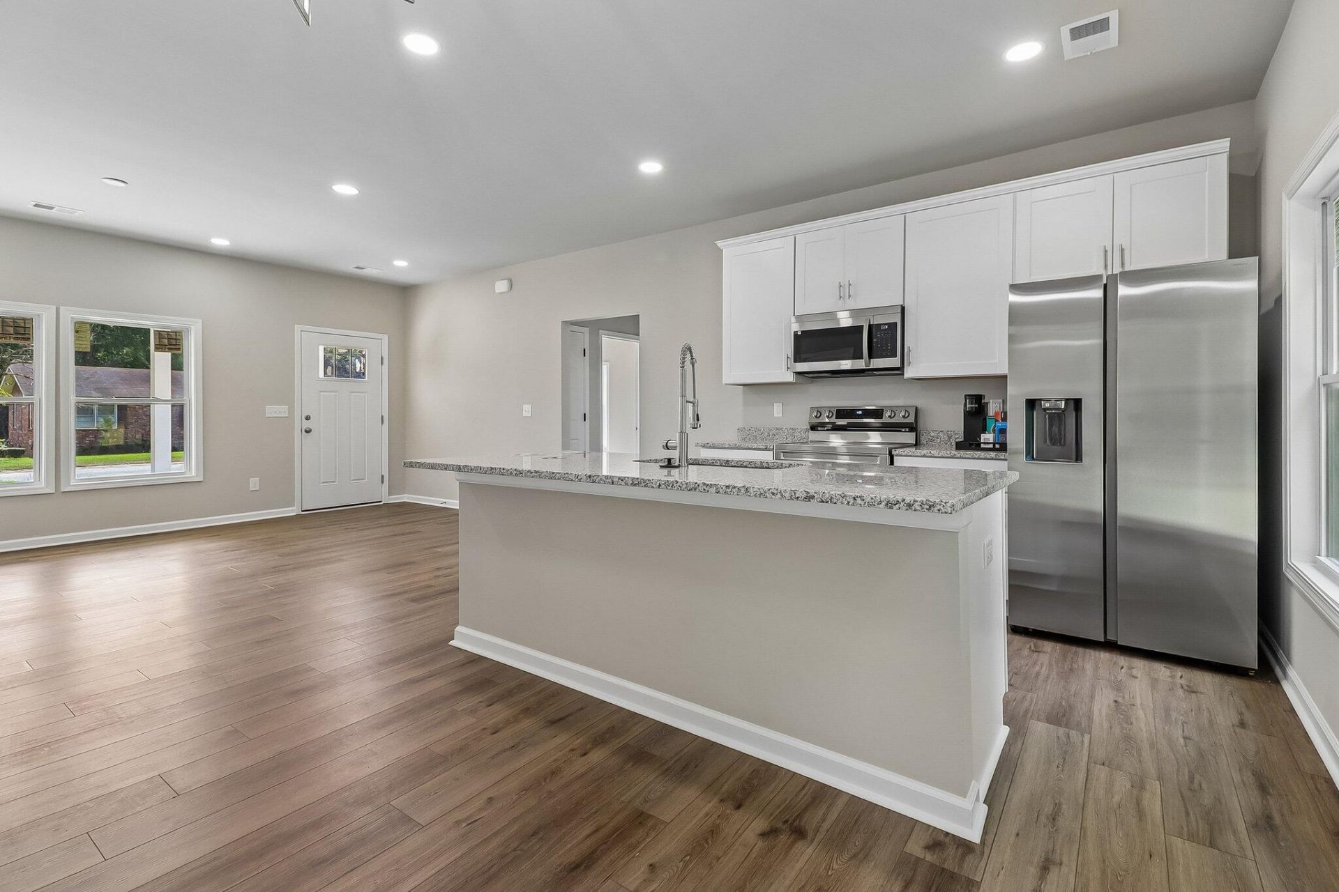 1235 Sawyer Street Photo 7