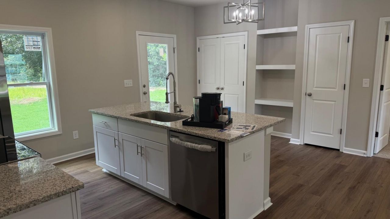 1235 Sawyer Street Photo 7