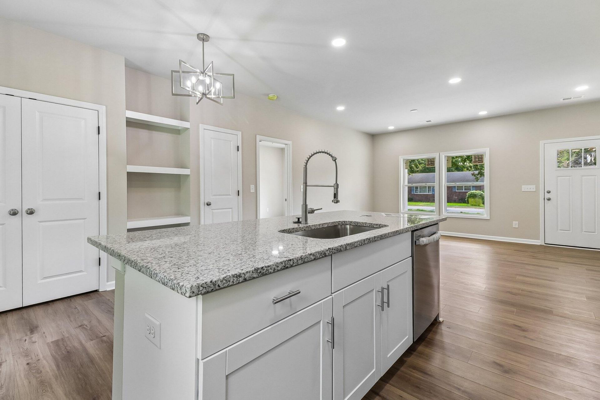 1235 Sawyer Street Photo 8