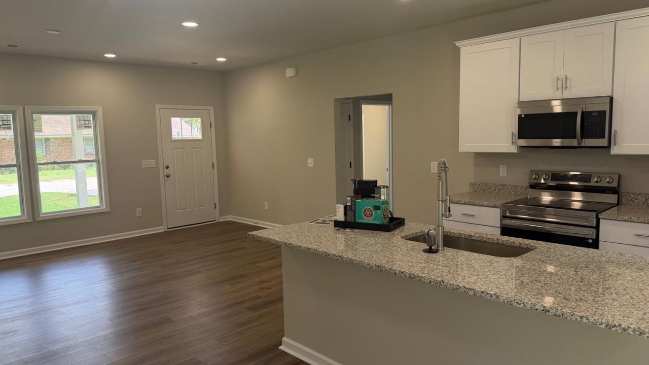 1235 Sawyer Street Photo 8