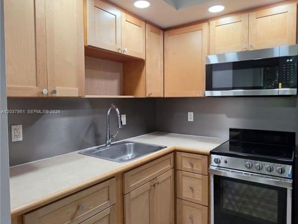 2630 SW 28th St, Unit 14, Miami, FL 33133