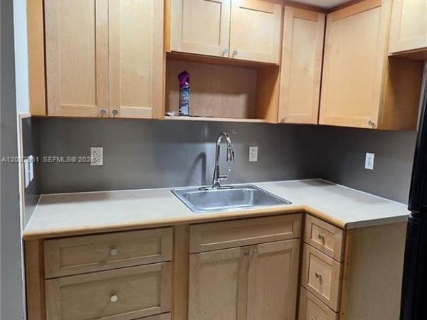 2630 SW 28th St, Unit 14, Miami, FL 33133