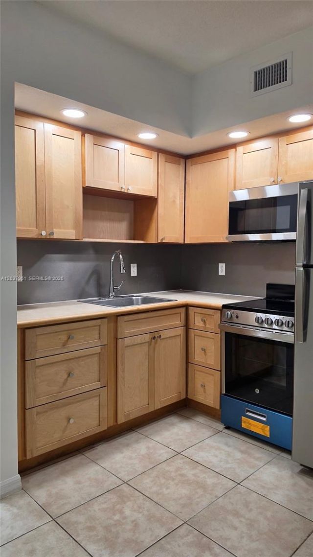 2630 SW 28th St, Unit 14, Miami, FL 33133 Photo