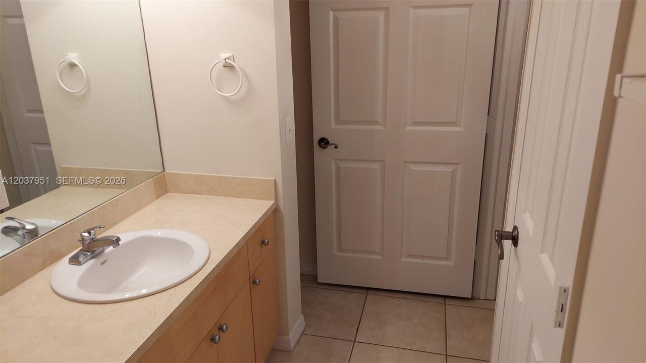 2630 SW 28th St , Unit 14, Miami, FL 33133 Photo