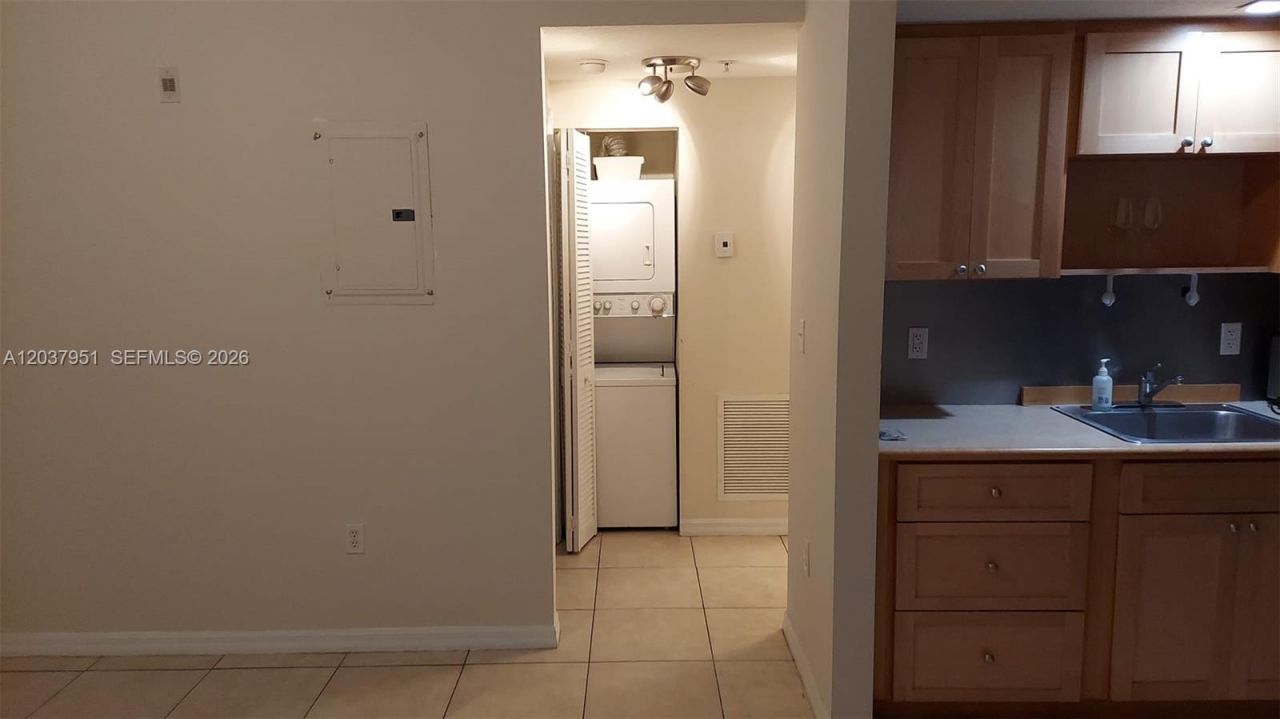 2630 SW 28th St , Unit 14, Miami, FL 33133 Photo