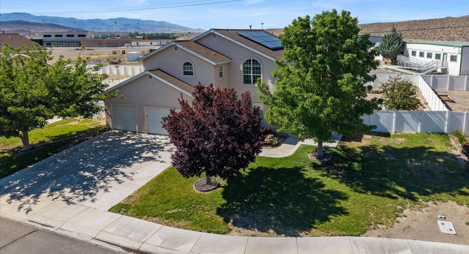 1358 White Bluffs Circle, Fernley, NV 89408 Photo