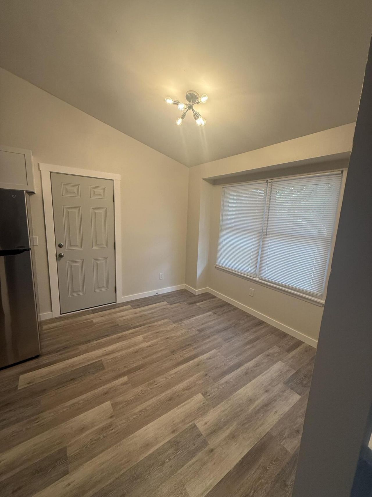 300 Macgregor Drive Photo 4