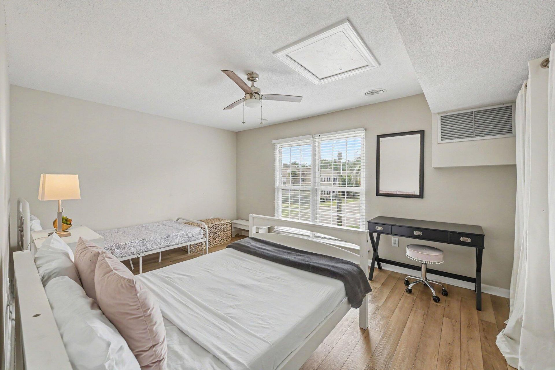 874 Colony Photo 12