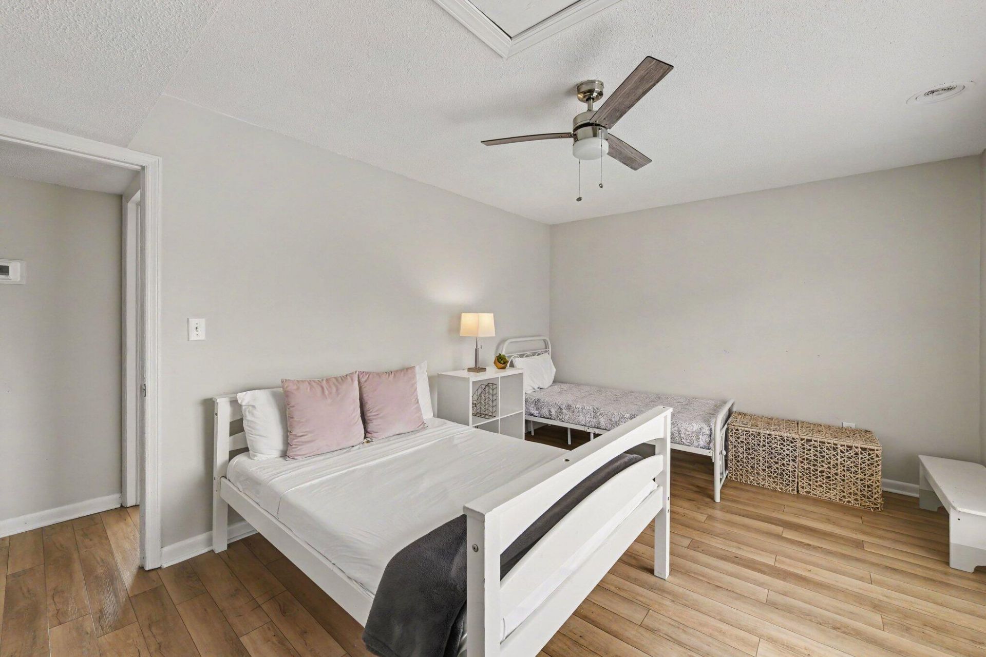 874 Colony Photo 13