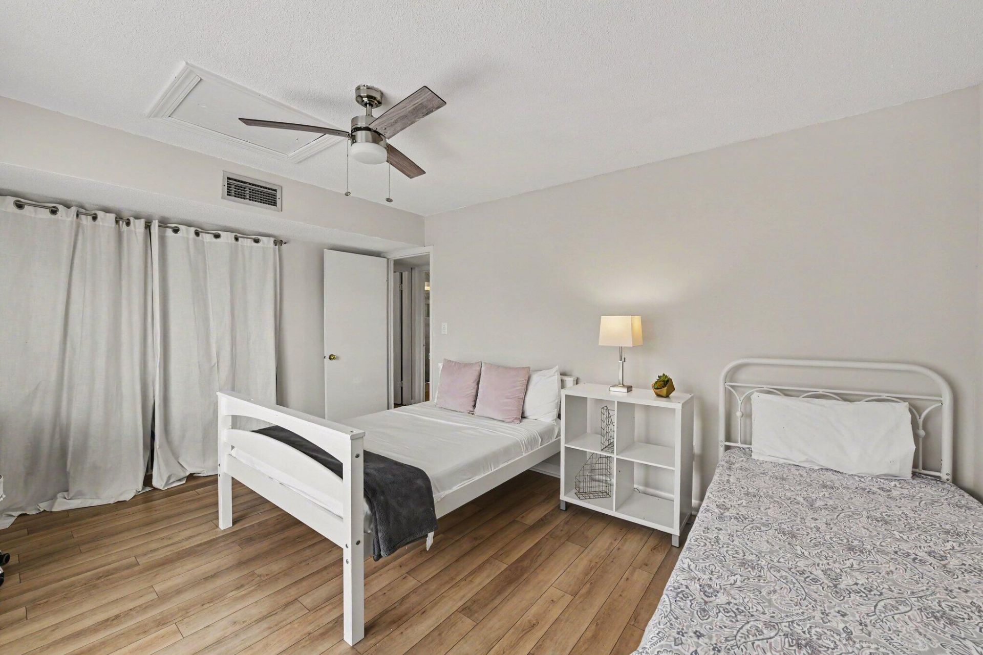 874 Colony Photo 14