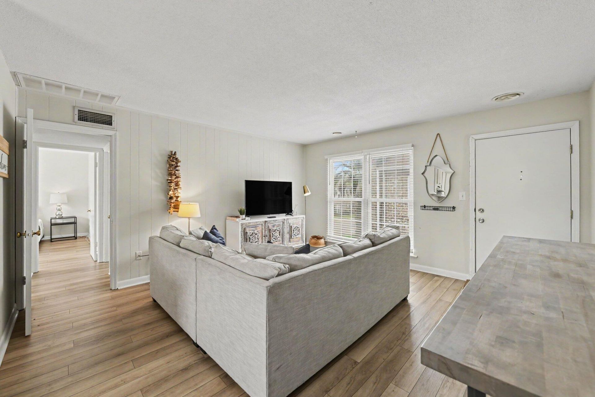 874 Colony Photo 19