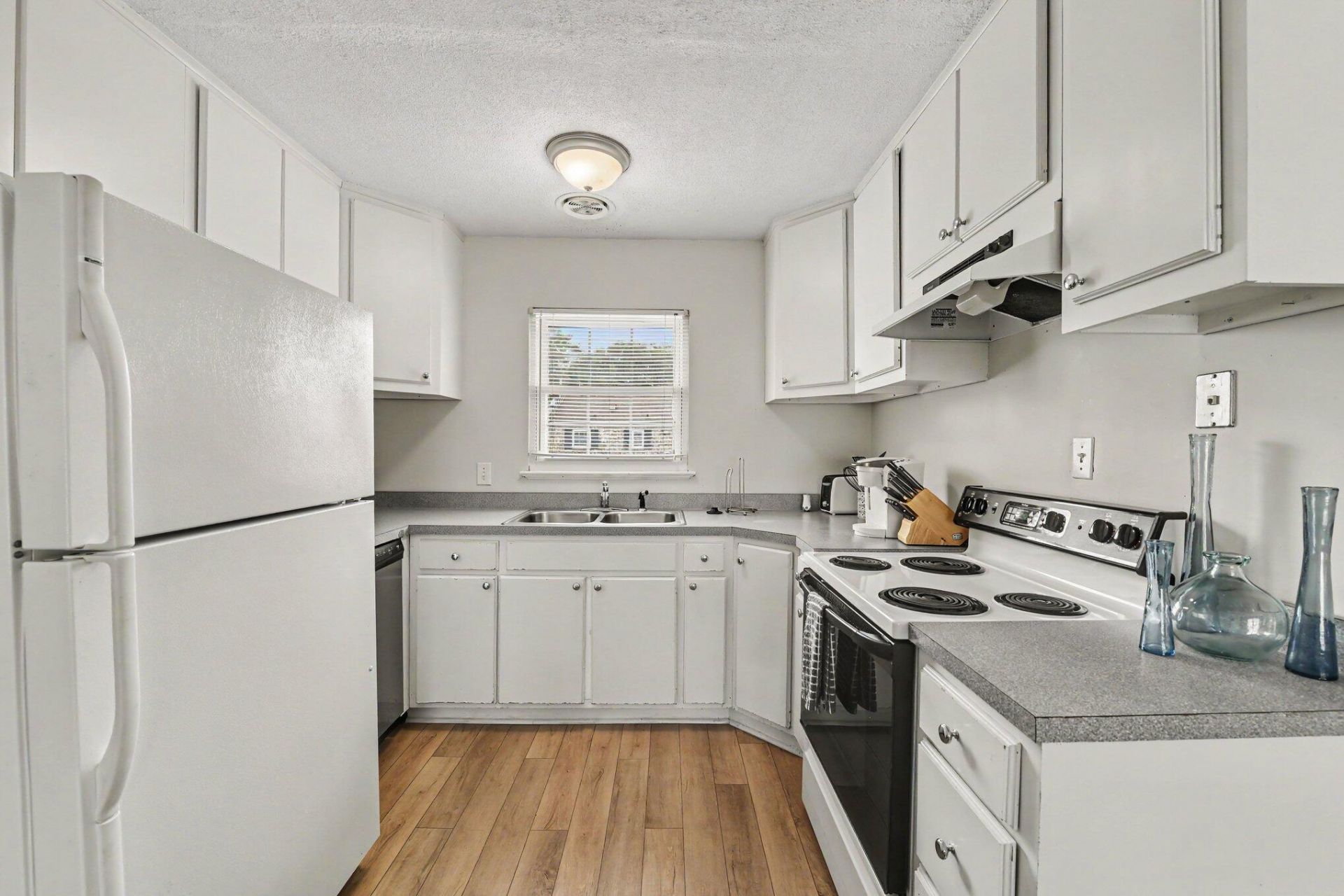 874 Colony Photo 20