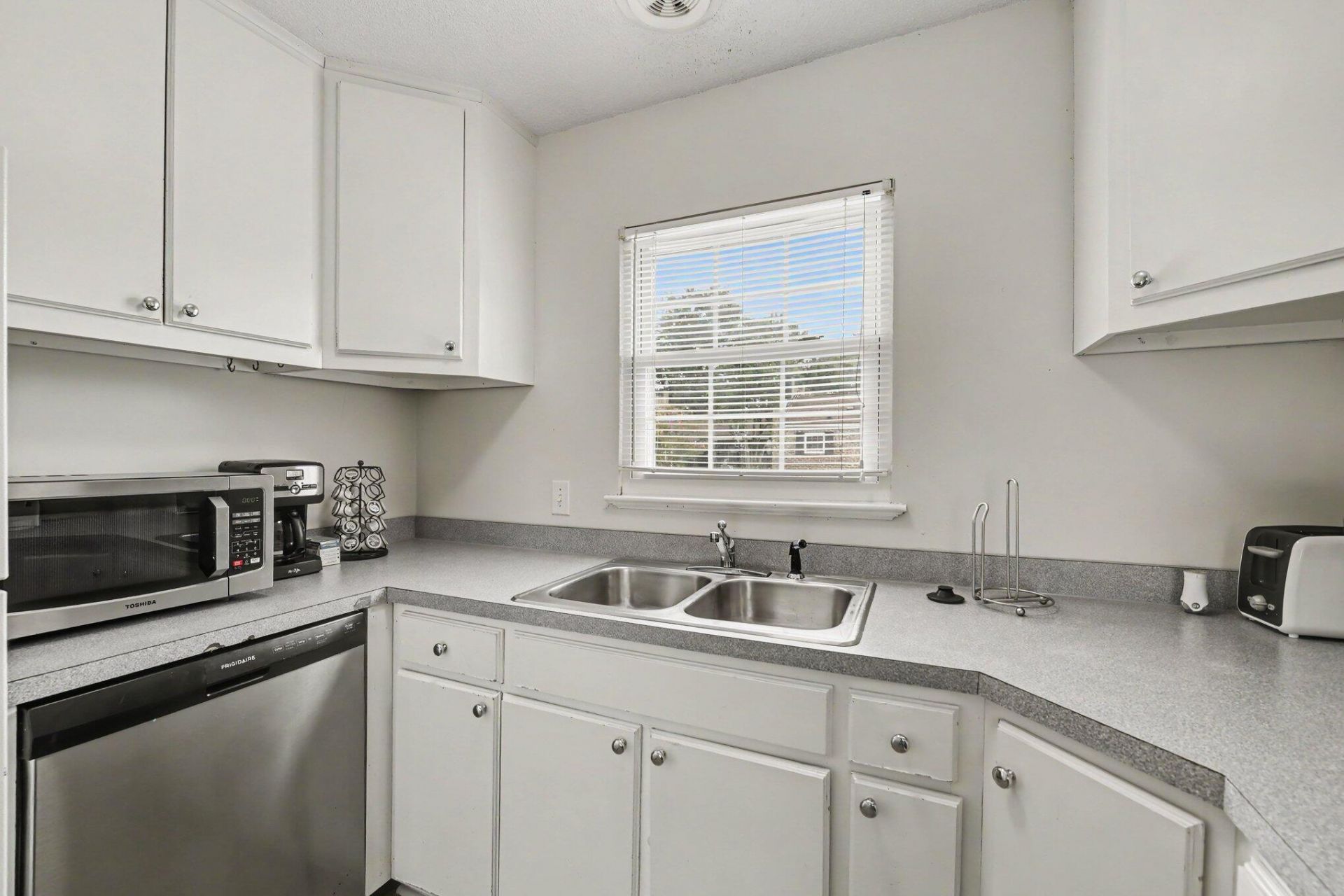 874 Colony Photo 21