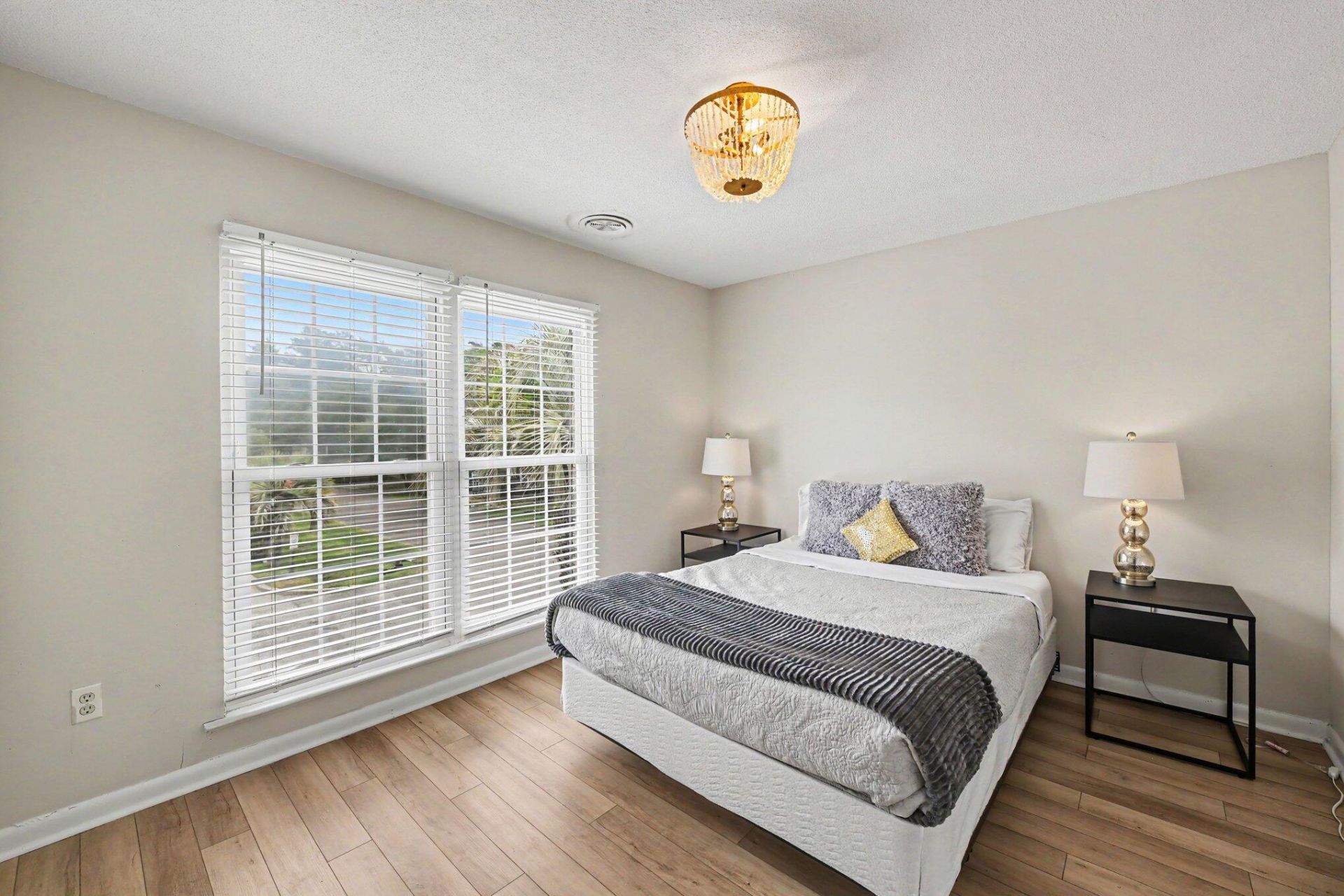 874 Colony Photo 8