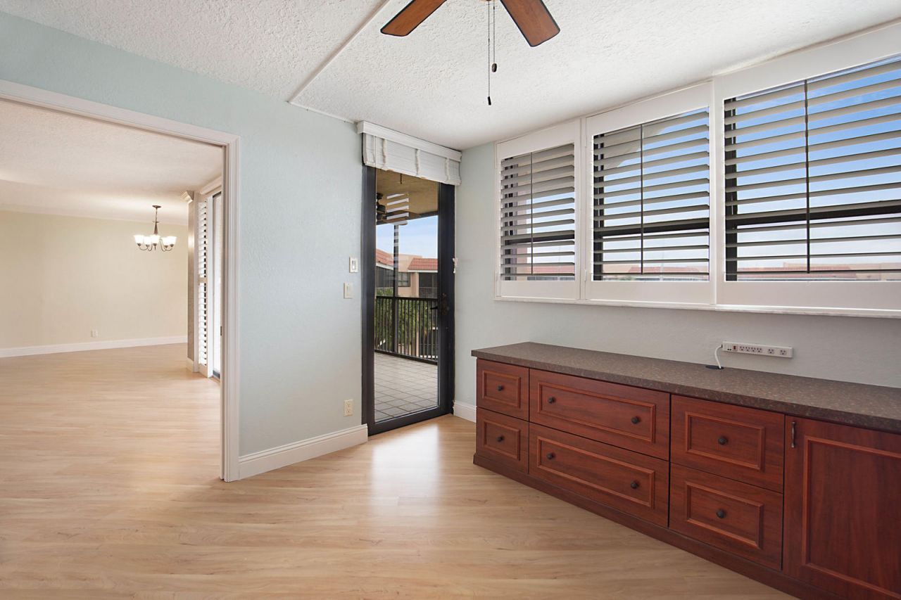 800 Jeffery Street, Unit 409, Boca Raton, FL 33487 Photo