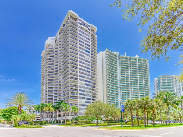 20185 E Country Club Drive, Unit 2006, Miami, FL 33180