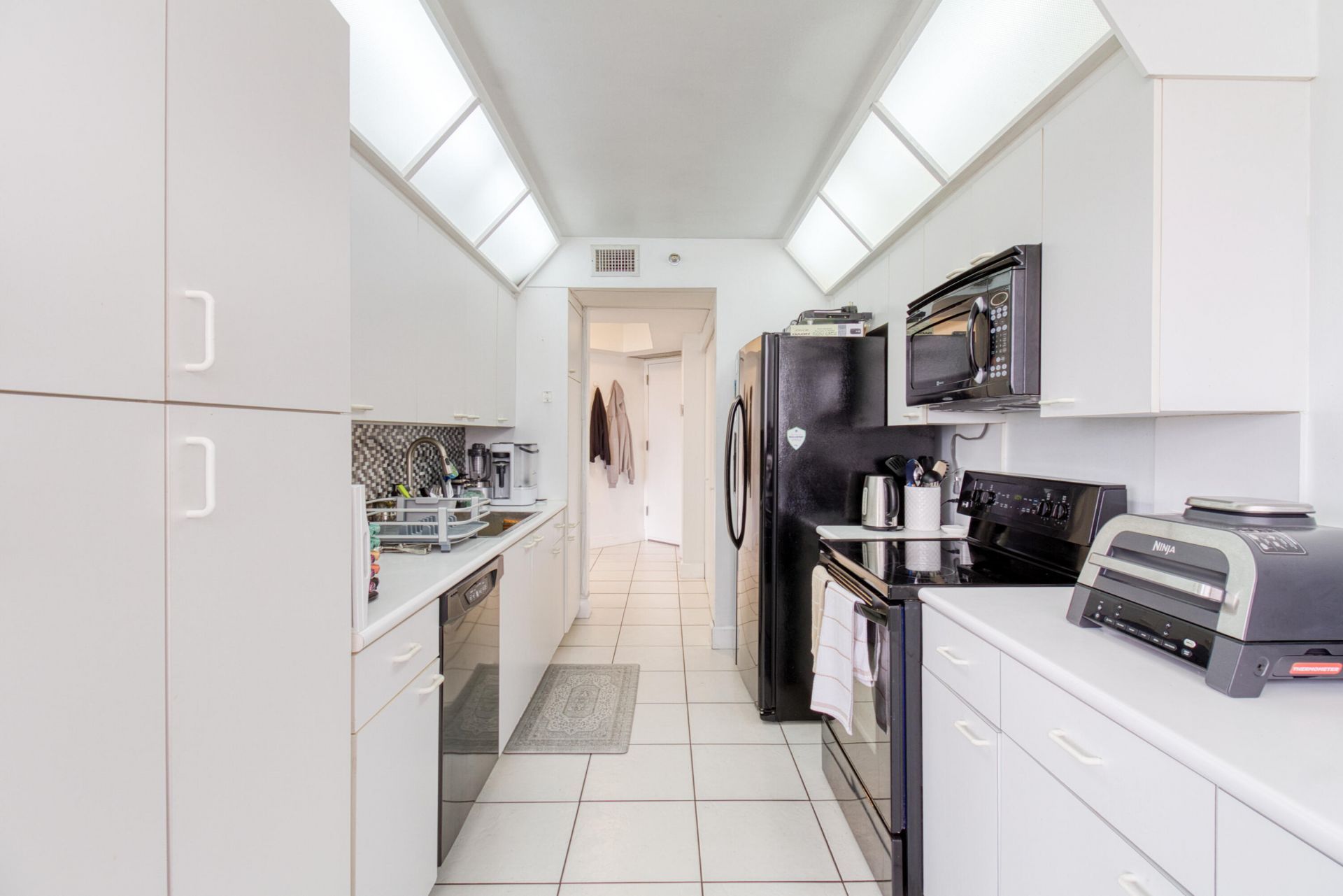 20185 E Country Club Drive, Unit 2006, Miami, FL 33180 Photo