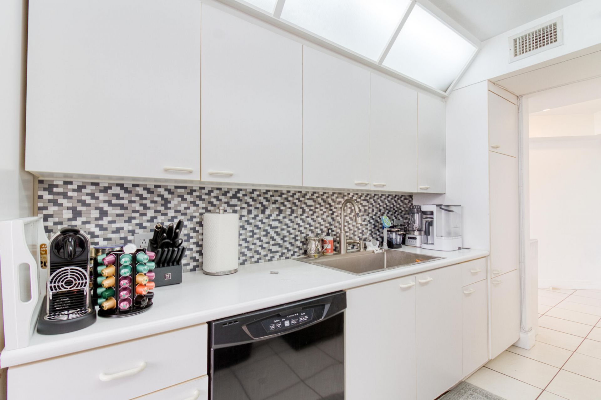 20185 E Country Club Drive, Unit 2006, Miami, FL 33180 Photo