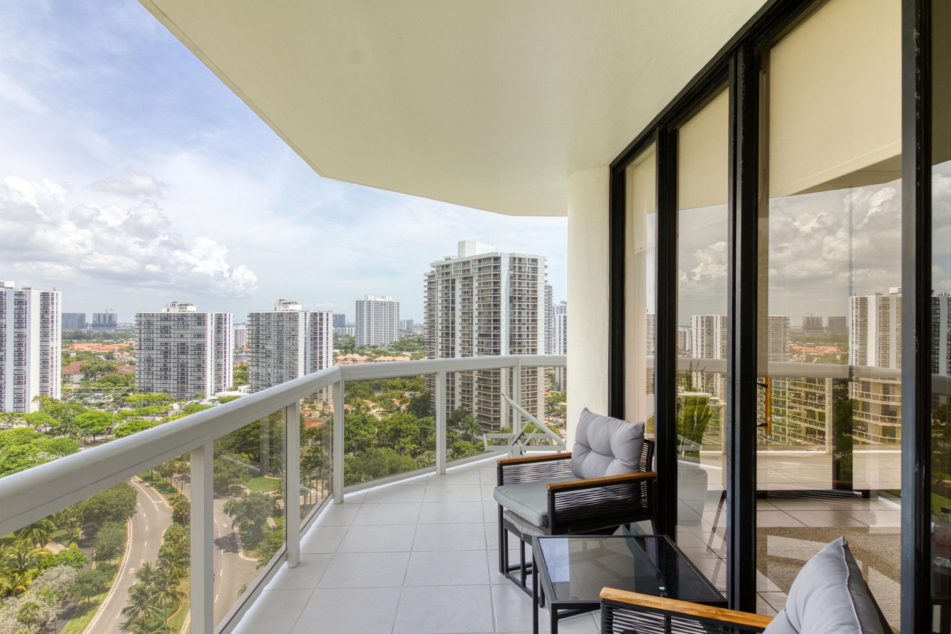 20185 E Country Club Drive, Unit 2006, Miami, FL 33180 Photo
