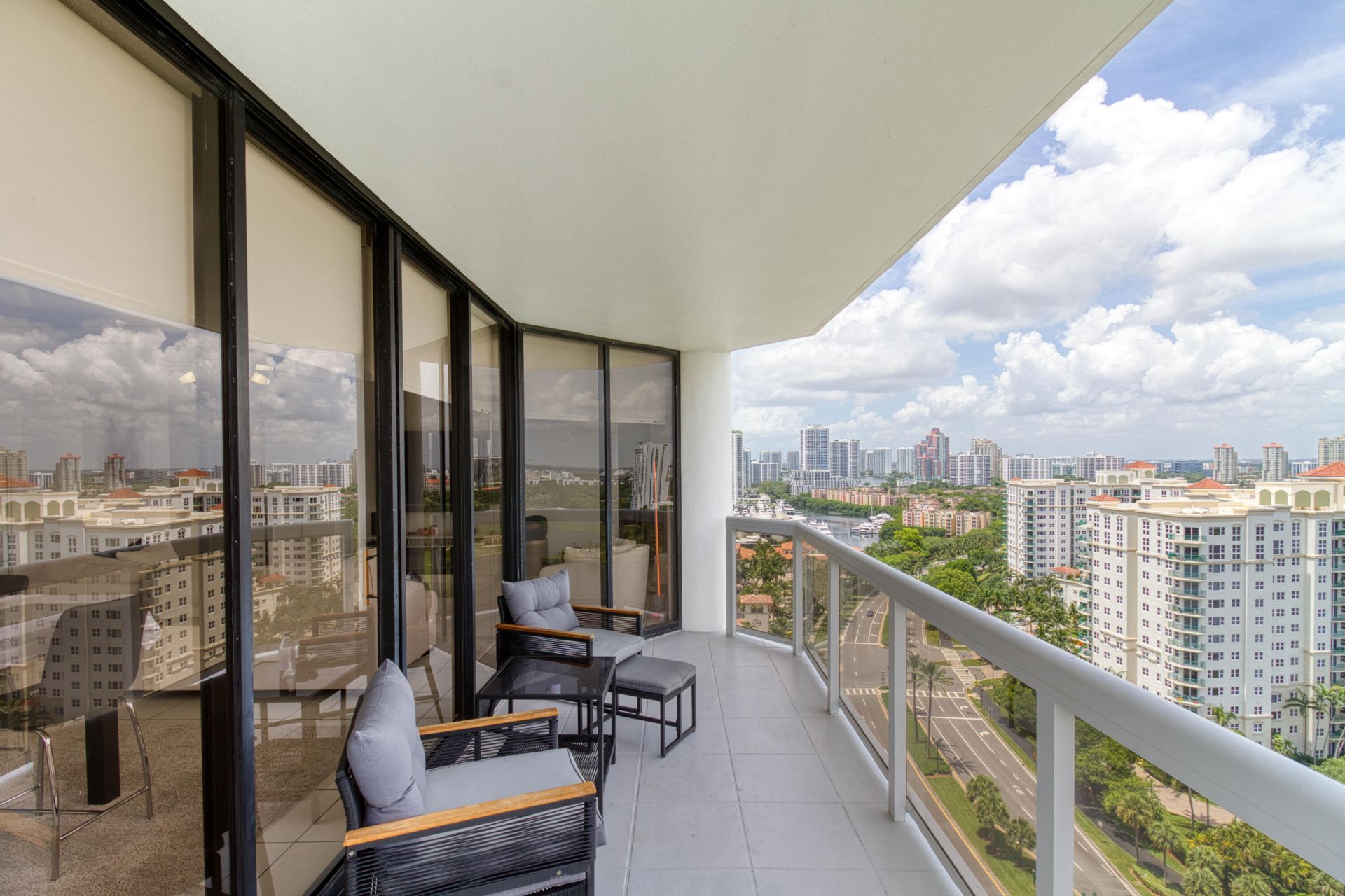 20185 E Country Club Drive, Unit 2006, Miami, FL 33180 Photo