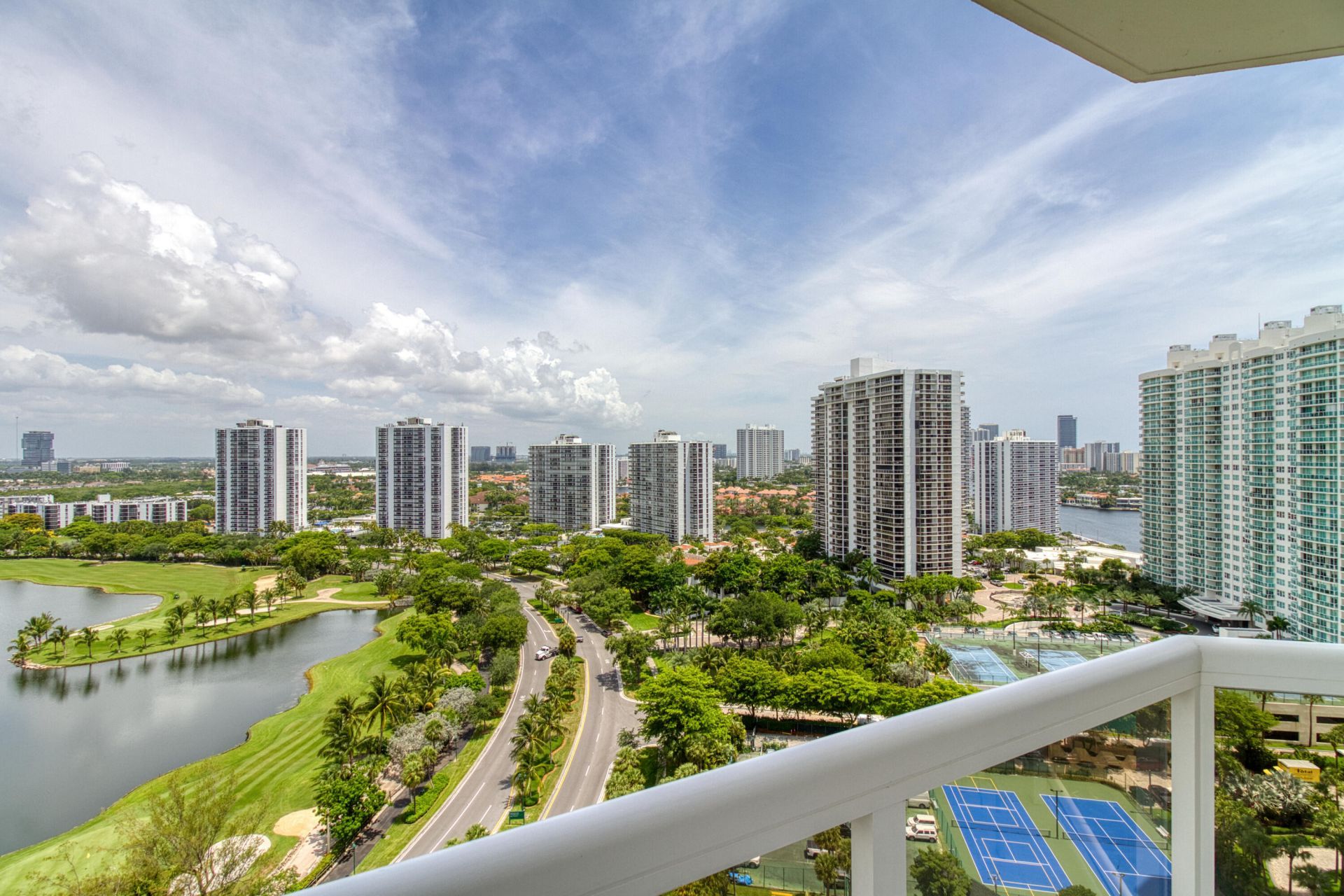 20185 E Country Club Drive, Unit 2006, Miami, FL 33180 Photo