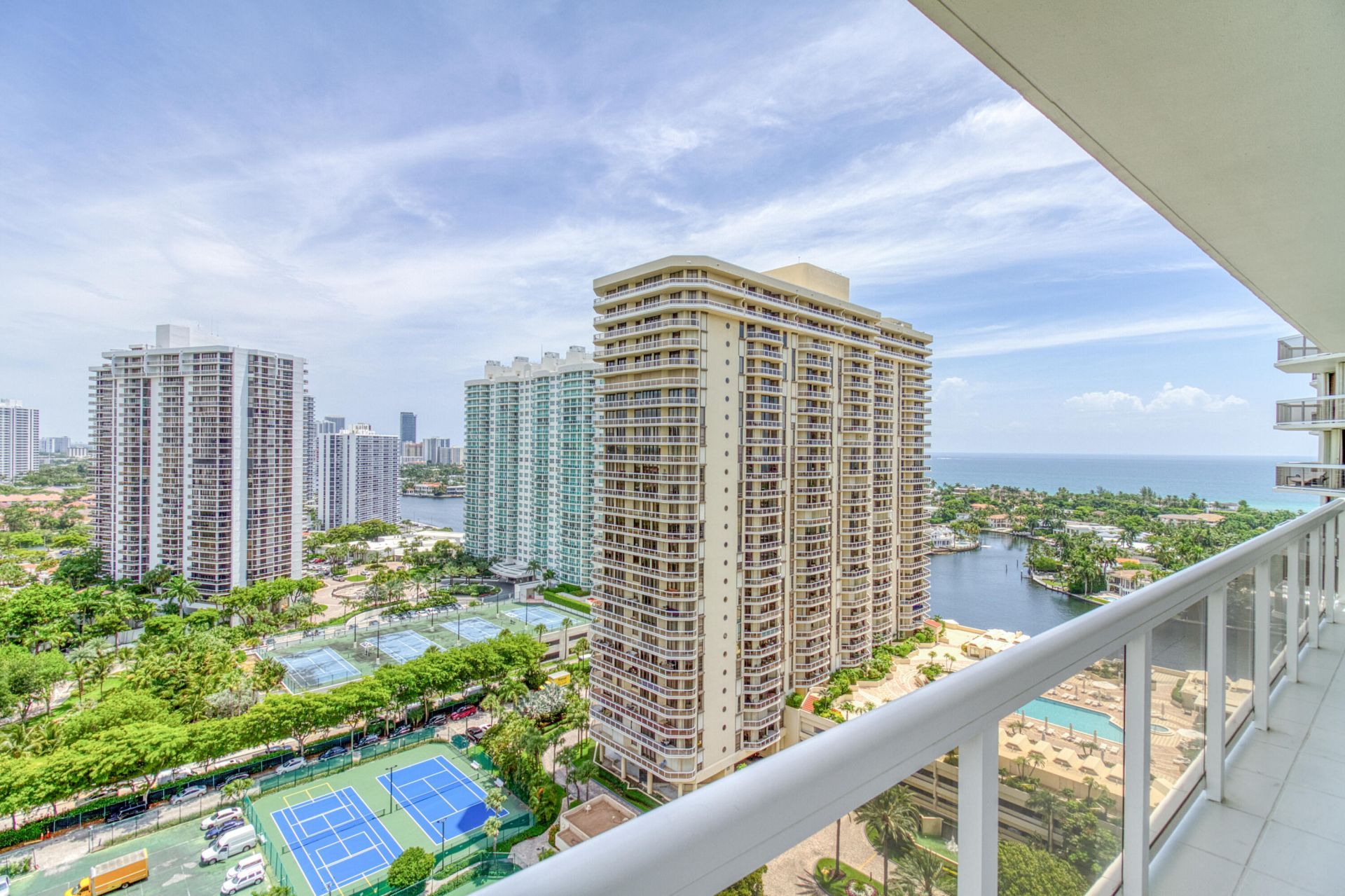 20185 E Country Club Drive, Unit 2006, Miami, FL 33180 Photo