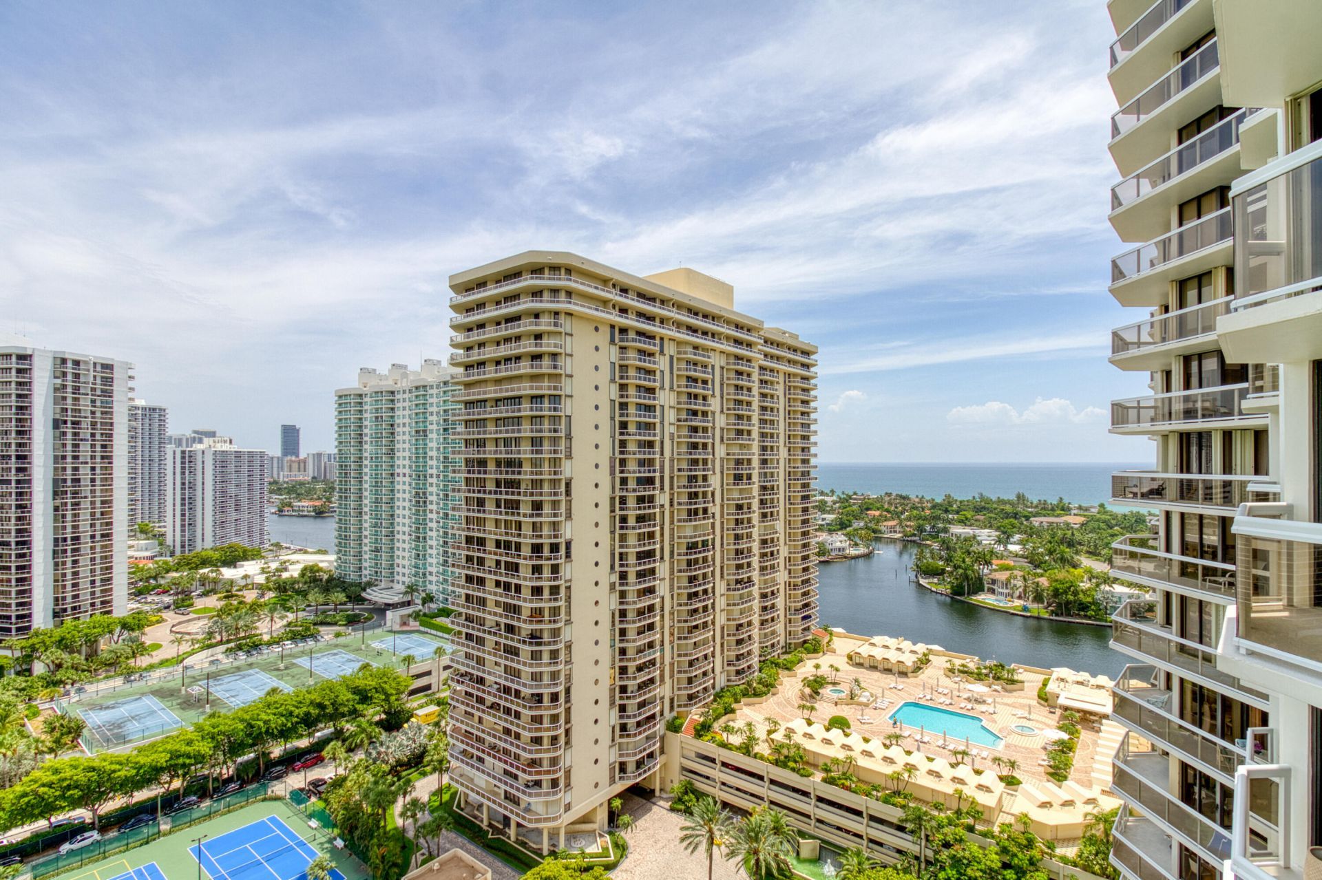 20185 E Country Club Drive, Unit 2006, Miami, FL 33180 Photo