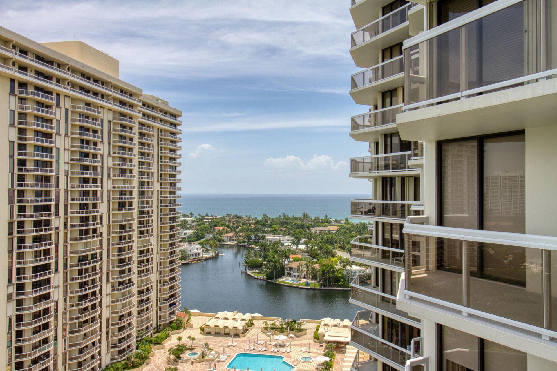 20185 E Country Club Drive, Unit 2006, Miami, FL 33180 Photo