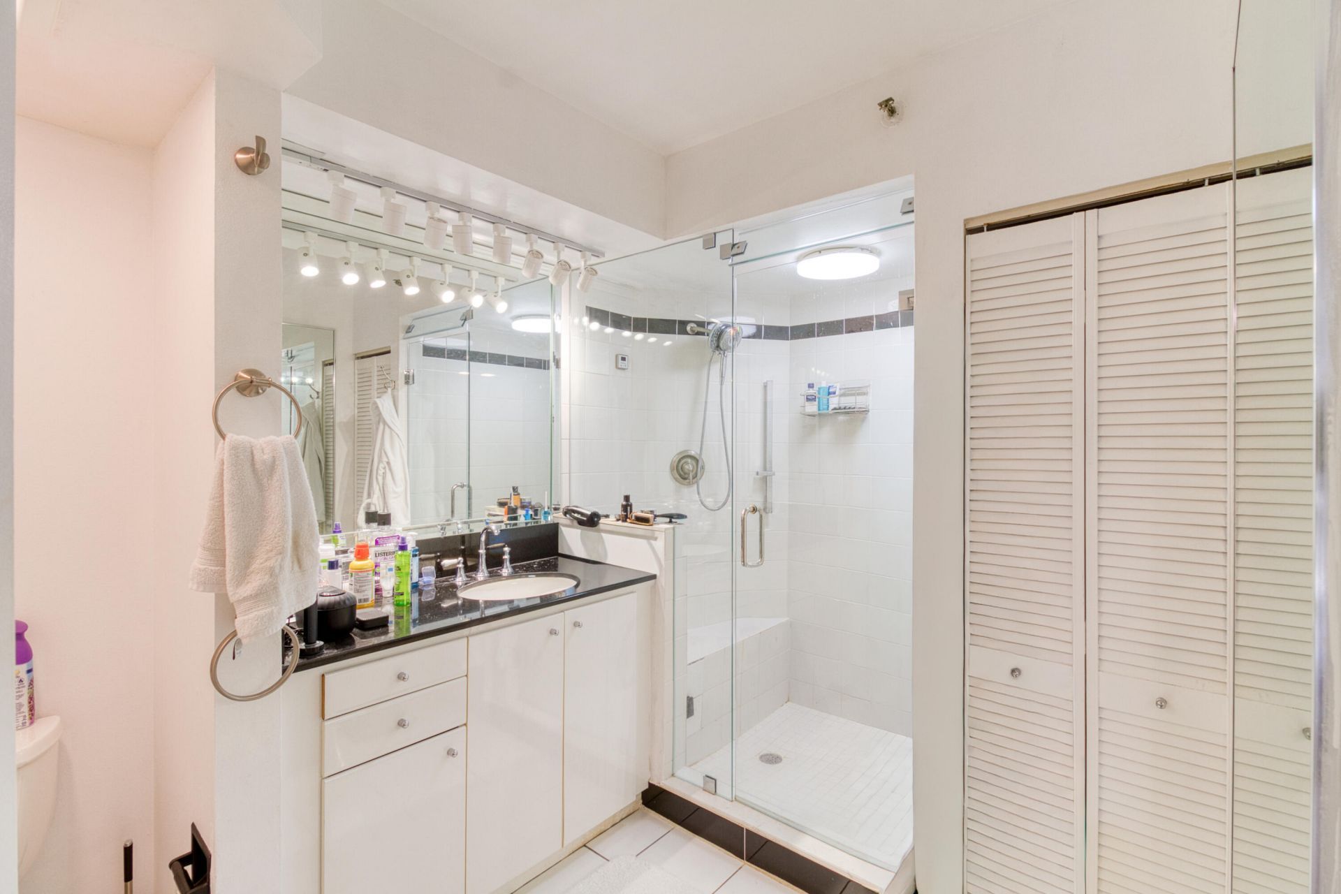 20185 E Country Club Drive, Unit 2006, Miami, FL 33180 Photo