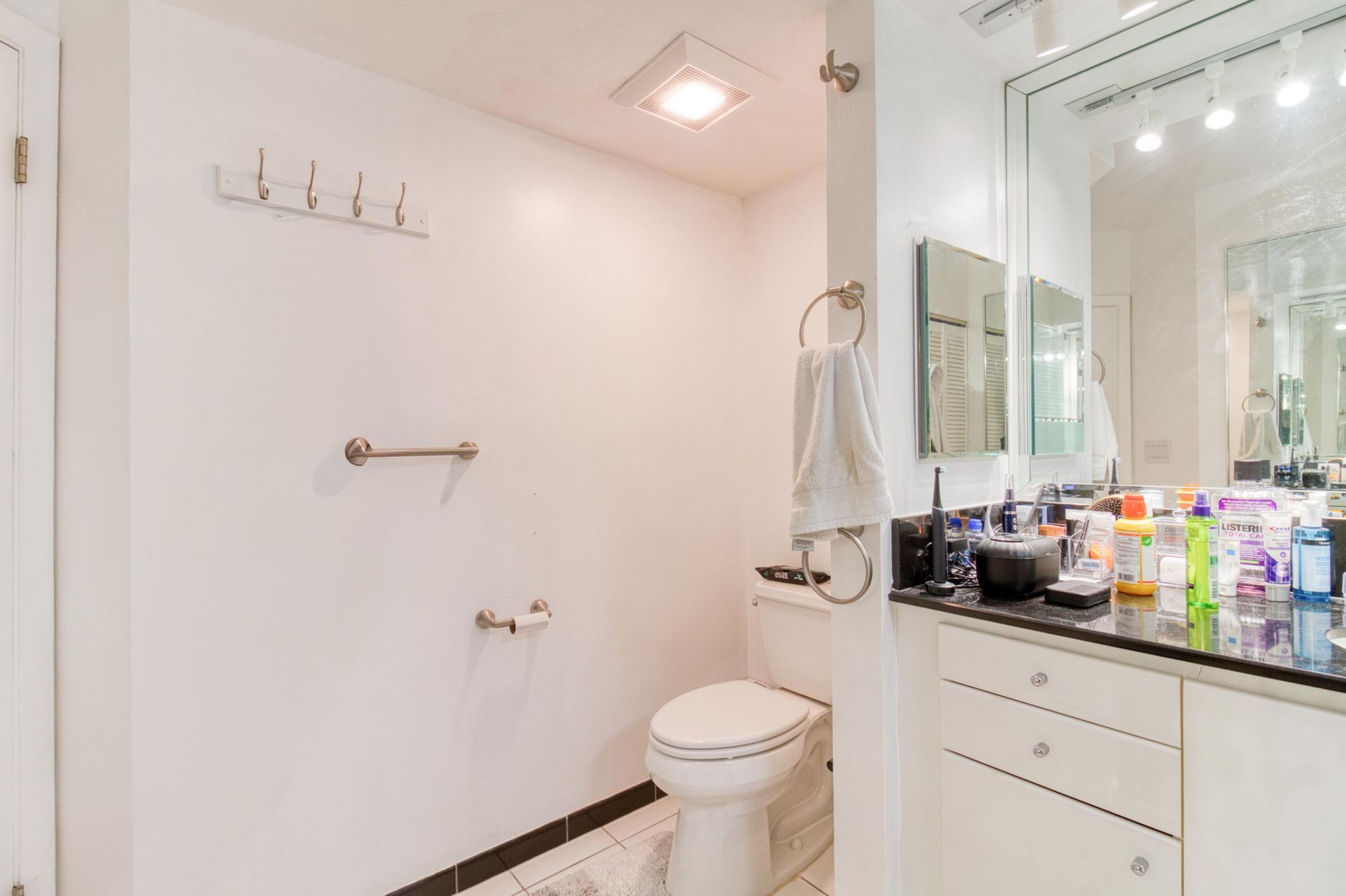 20185 E Country Club Drive, Unit 2006, Miami, FL 33180 Photo