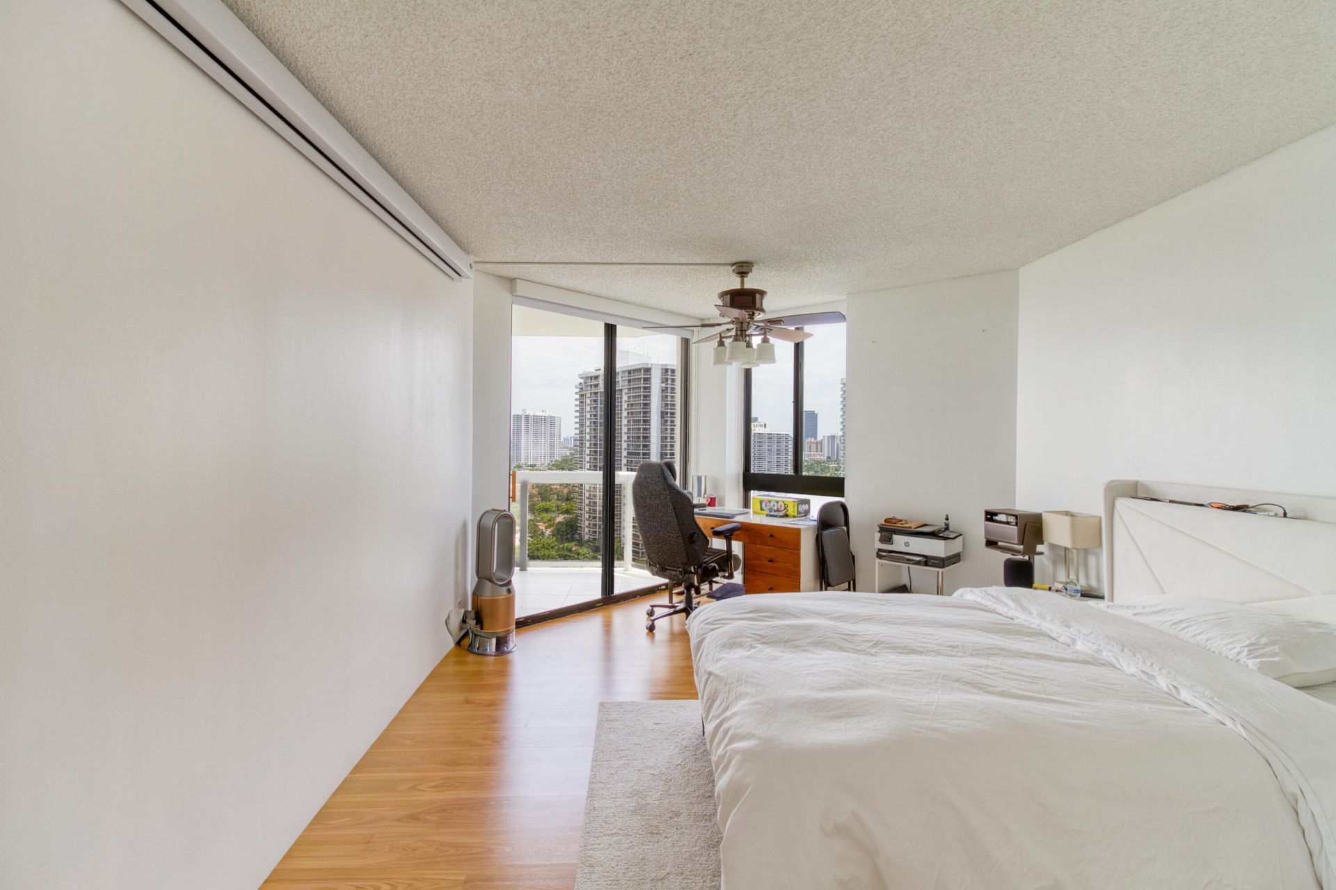 20185 E Country Club Drive, Unit 2006, Miami, FL 33180 Photo
