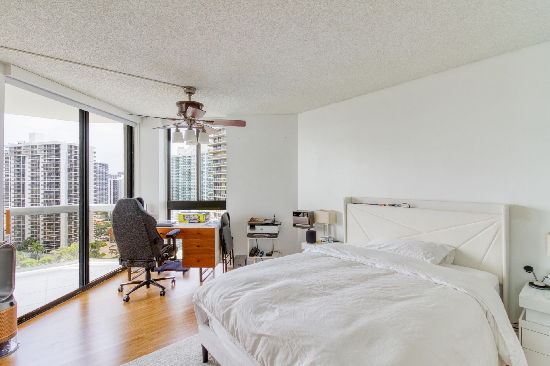 20185 E Country Club Drive, Unit 2006, Miami, FL 33180 Photo