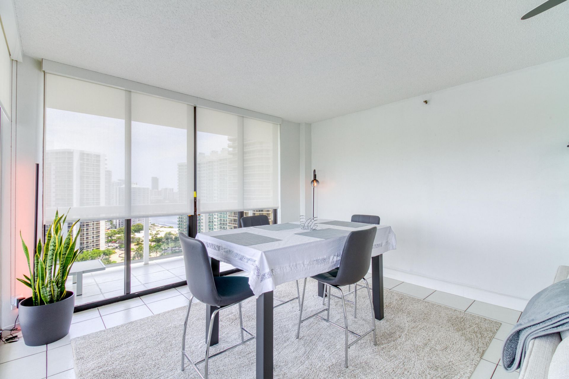 20185 E Country Club Drive, Unit 2006, Miami, FL 33180 Photo