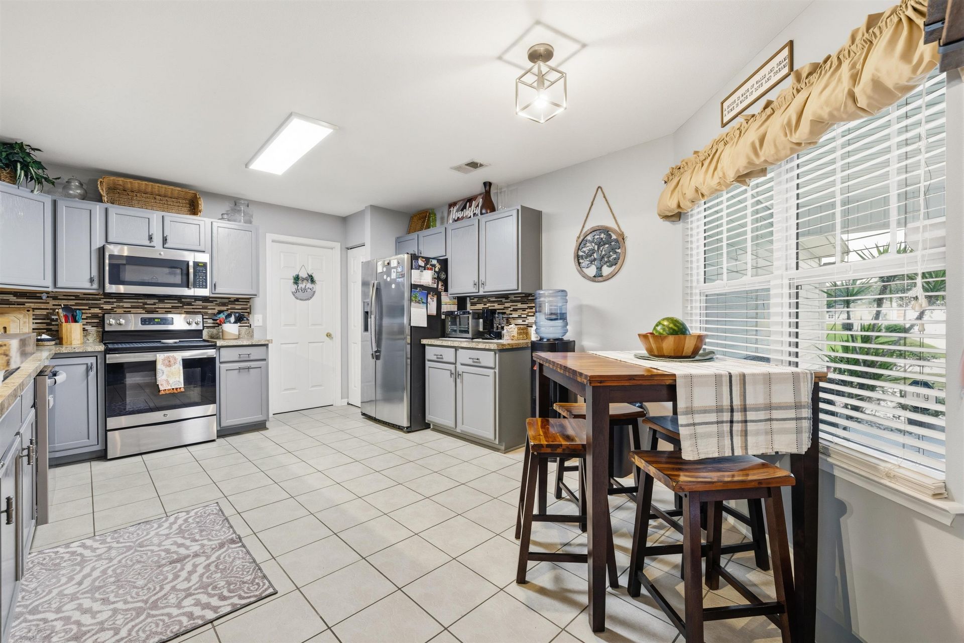 985 Bonita Loop Photo 14