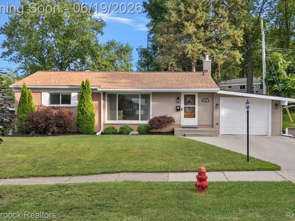 737 Panorama Drive, Milford Vlg, MI 48381