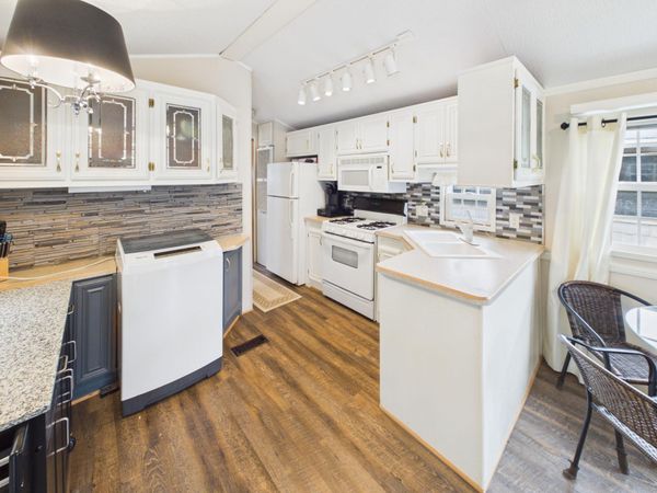 21707 State Highway 22 , Richmond, MN 56368