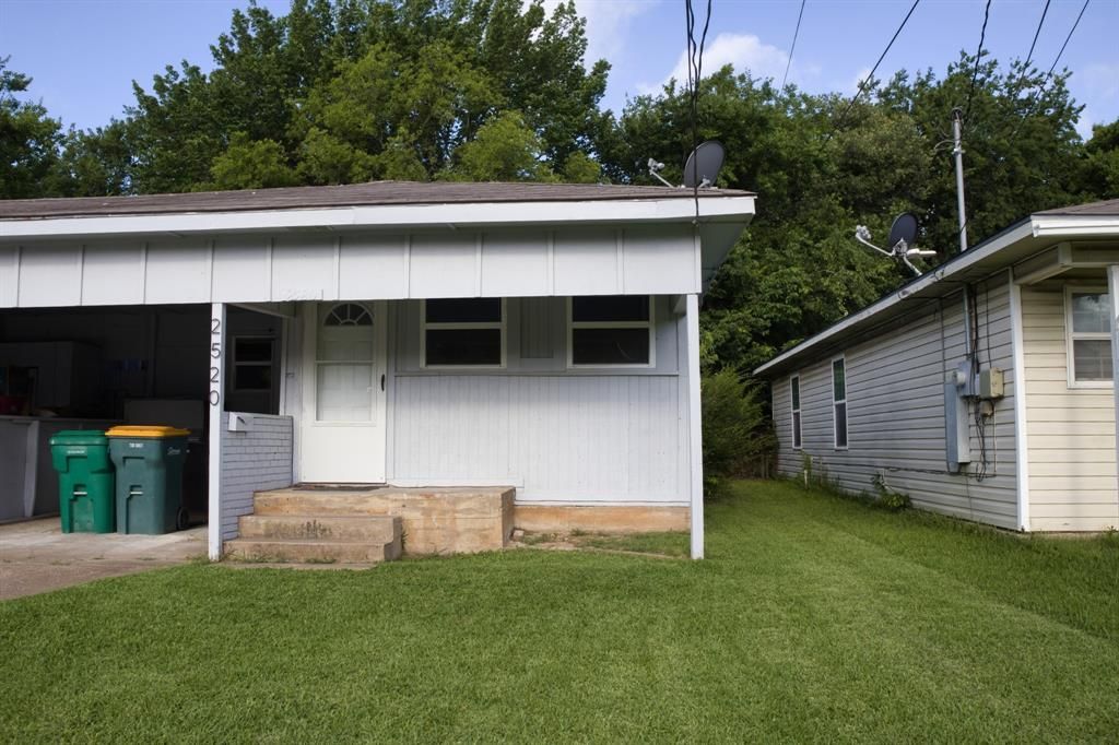 2520 N Hickory Street, Sherman, TX 75092 Main Photo