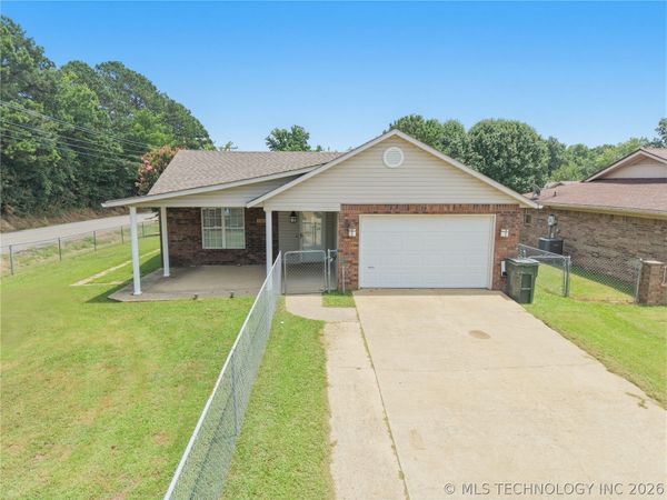 1122 Green Street , Sallisaw, OK 74955