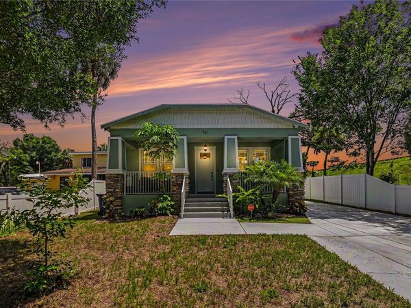 701 E HOLLYWOOD STREET , TAMPA, FL 33604