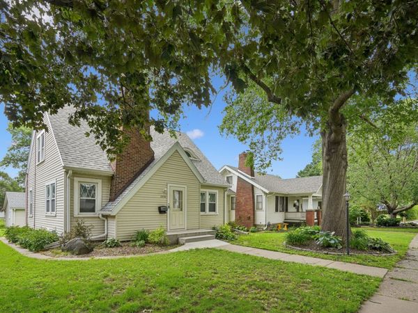2950 Jefferson Avenue , Davenport, IA 52803